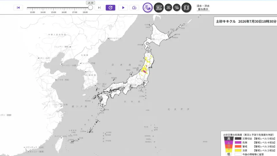 気象庁の土砂キキクル画面で、日本地図上に黄色、赤、紫の危険度が表示され、右下に5段階の凡例が置かれている